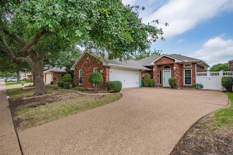 725 Nandina Way, Waxahachie, TX 75165