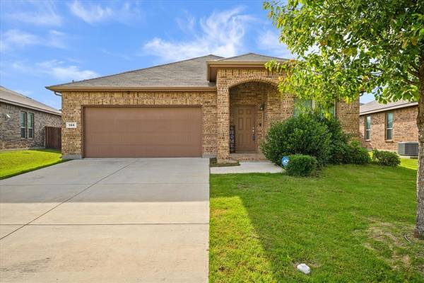 160 Hidden Creek Court,  Saginaw,  TX 76131