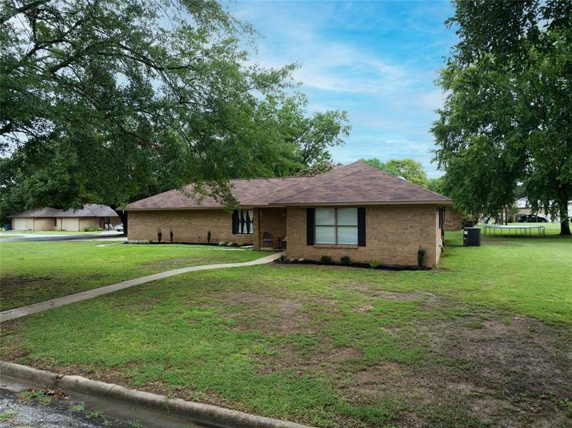 2401 Matthew Drive, Mount Pleasant, TX 75455