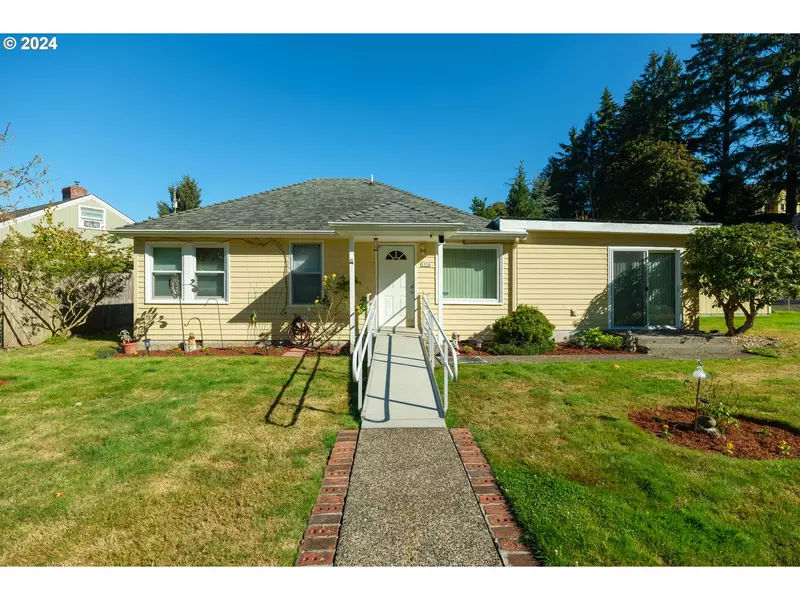 3530 HARRISON DR, Astoria, OR 97103