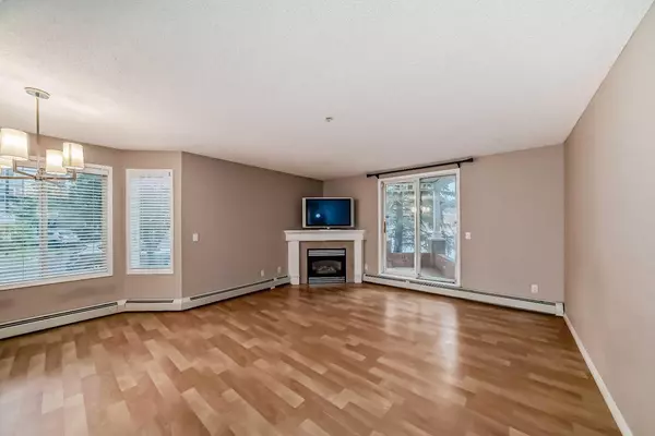 Calgary, AB T3K 5J8,9 Country Village Bay NE #114