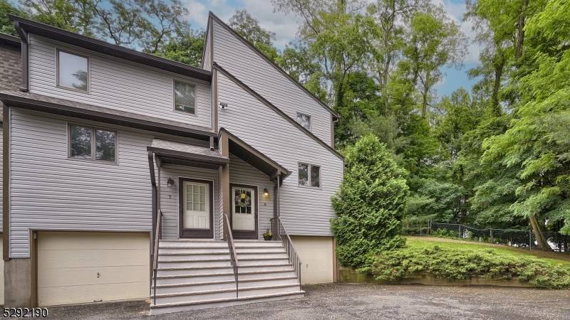 8 Stanton Ct, Butler Boro, NJ 07405