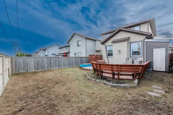 Airdrie, AB T4B 0G1,1075 PRAIRIE SPRINGS HL SW