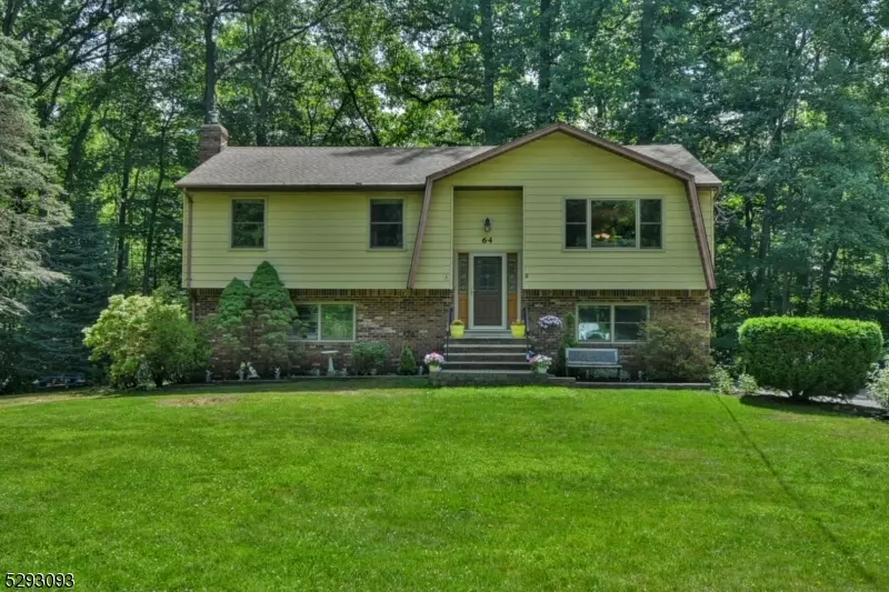 64 Voorhis Rd, Kinnelon Boro, NJ 07035