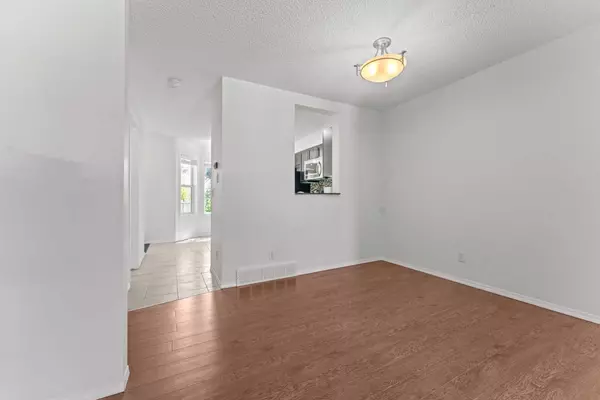 Calgary, AB T3K 5K1,34 Country Village LNDG NE