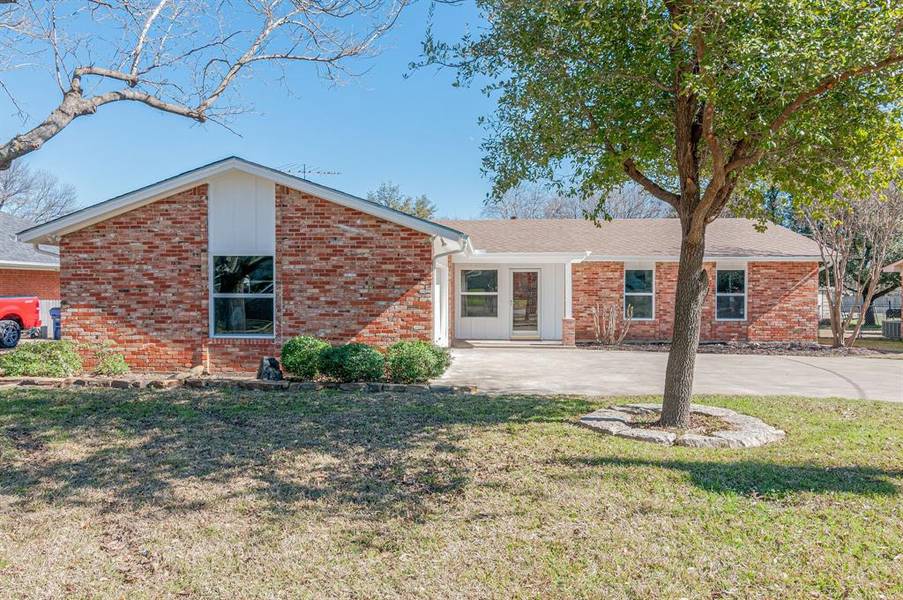 317 S Snyder Avenue, Justin, TX 76247