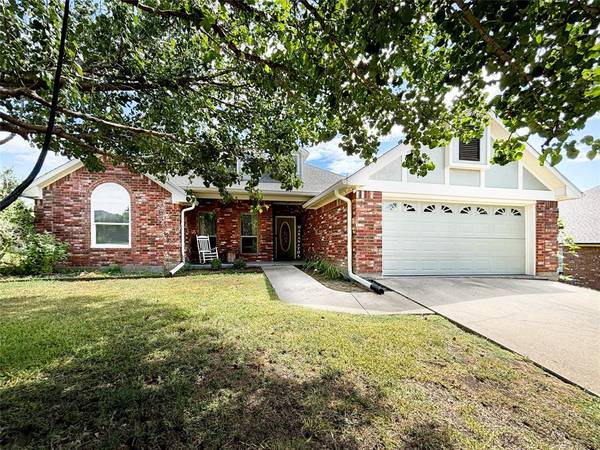 1403 Louise Lane, Ennis, TX 75119