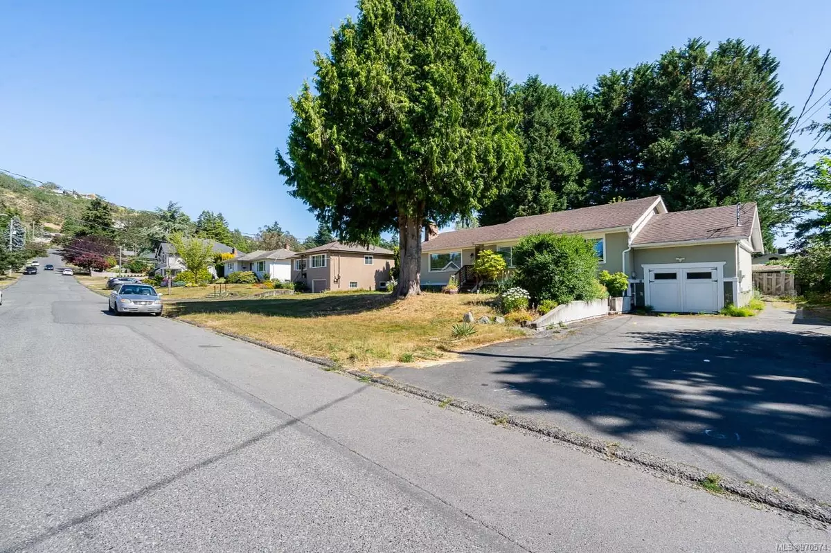 Saanich, BC V8P 1X1,1679 Cedar Ave