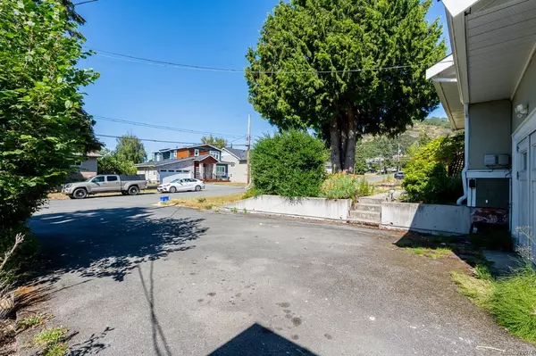 Saanich, BC V8P 1X1,1679 Cedar Ave