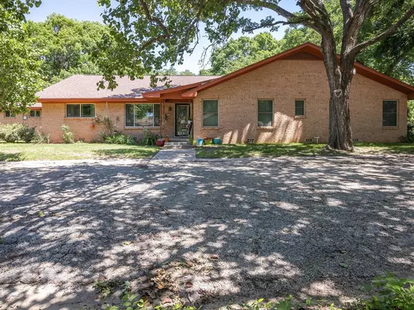 401 Circle Drive, Decatur, TX 76234