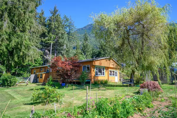 600 Ryans Rd, Sayward, BC V0P 1R0