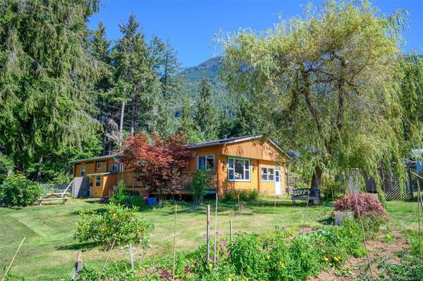 600 Ryans Rd, Sayward, BC V0P 1R0