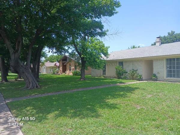 307 Running Brook Lane, Mesquite, TX 75149