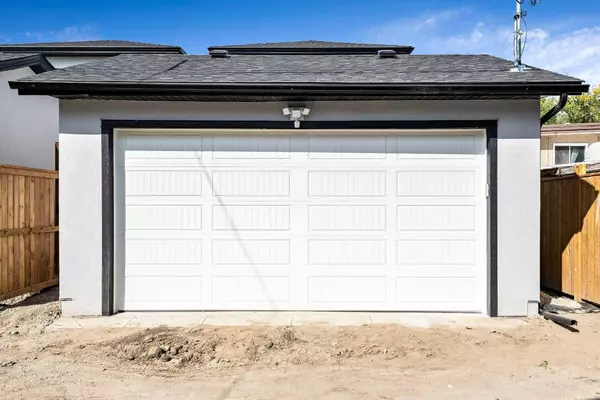 Calgary, AB T2M 4C9,2224 Halifax CRES NW