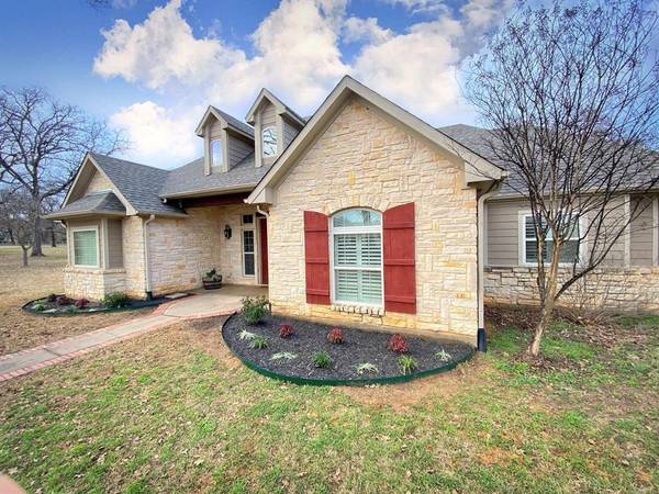 377 Quail Hill Road, Whitesboro, TX 76273