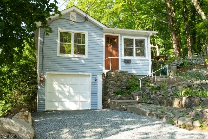 Hopatcong Boro, NJ 07843,32 Sutton Rd