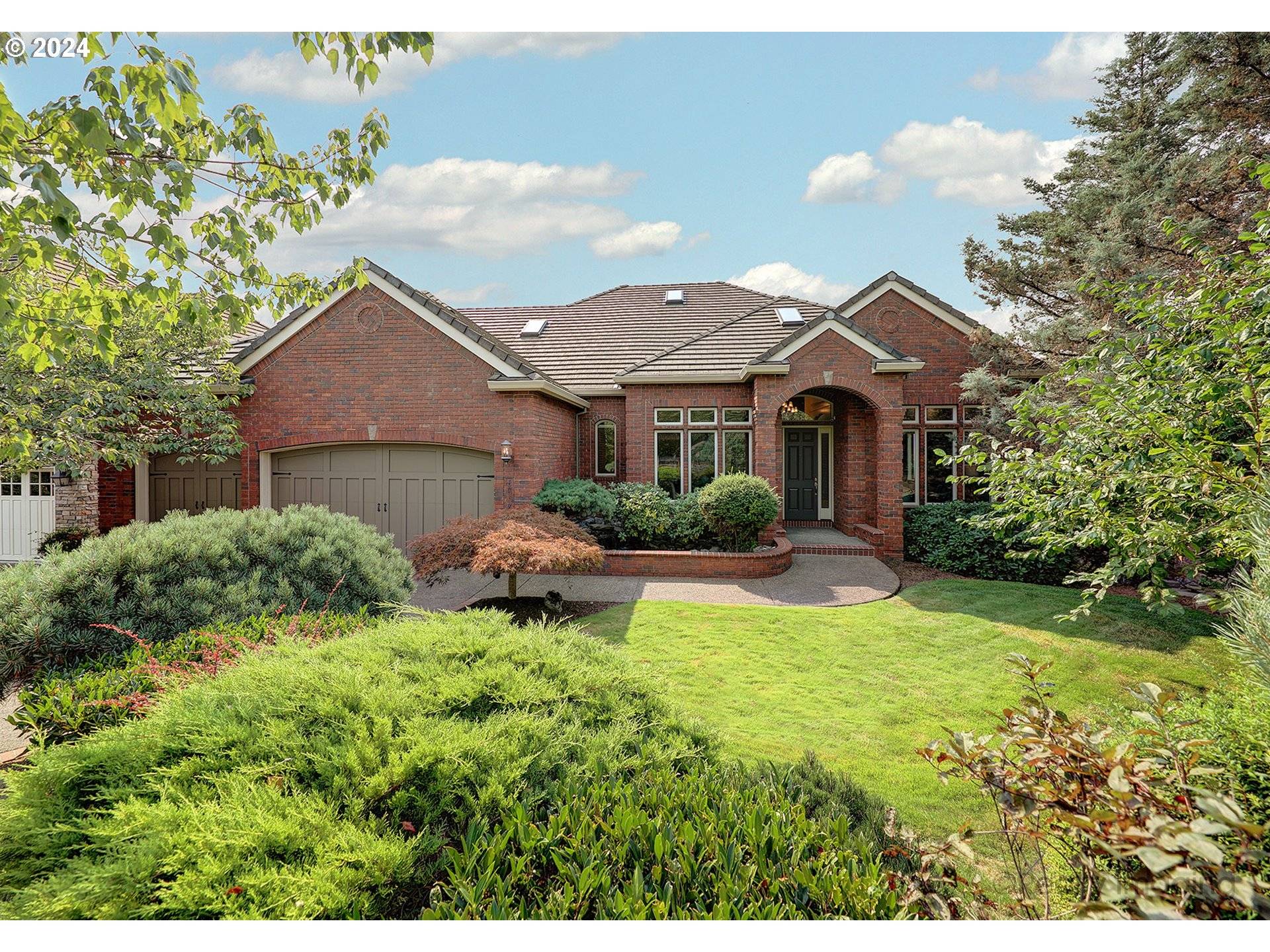 4039 NW RIGGS DR, Portland, OR 97229