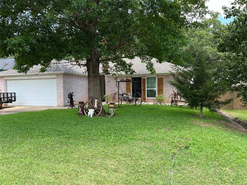 625 Oak View Court, Azle, TX 76020