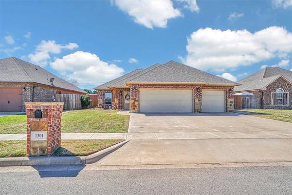 1301 Dustbowl Lane, Altus, OK 73521