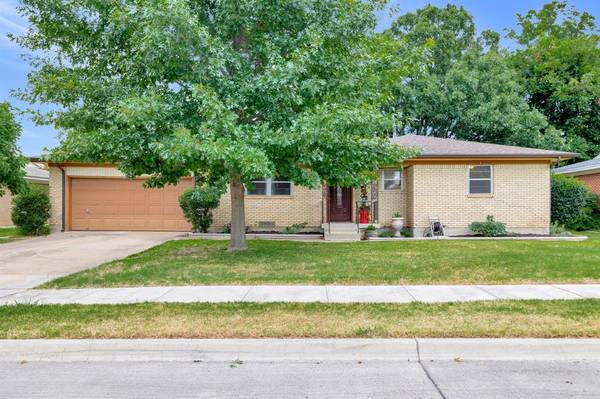 5313 Bonnie Wayne Street, Haltom City, TX 76117