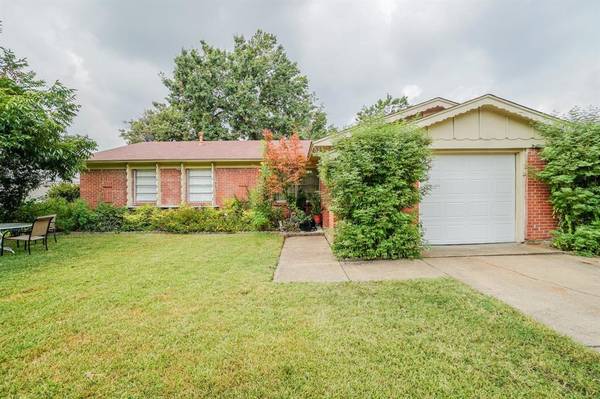 105 Brookwood Drive, Richardson, TX 75080