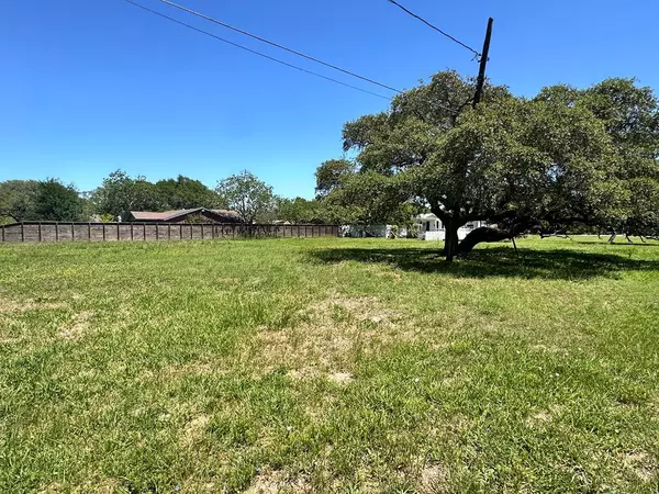 702-710 E Sabinal, Rockport, TX 78382