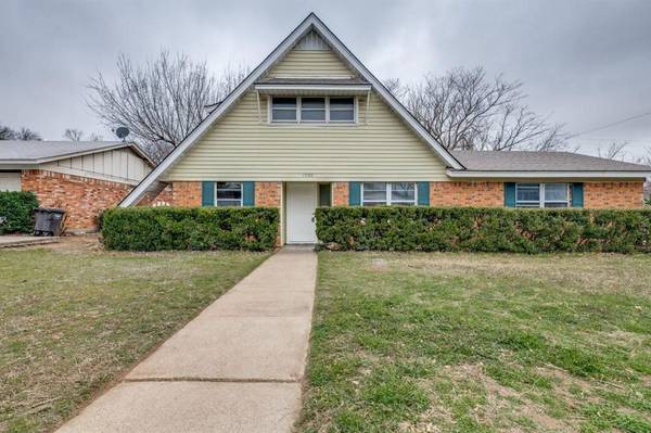 1700 Warren Lane, Fort Worth, TX 76112