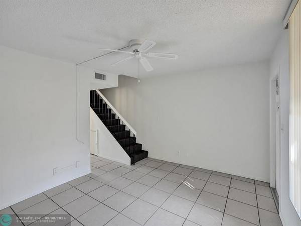 Deerfield Beach, FL 33441,795 SE 1st Way  #795