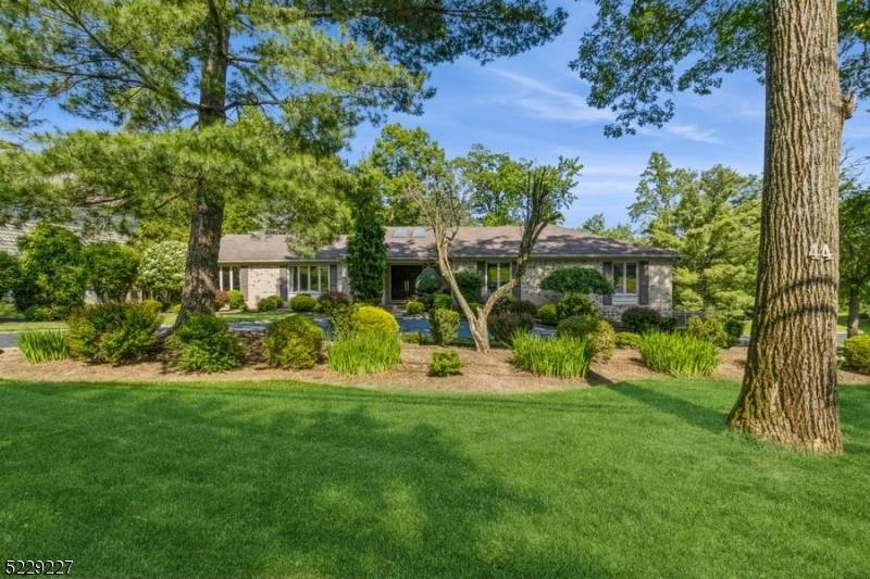 44 N Hillside Ave, Livingston Twp., NJ 07039