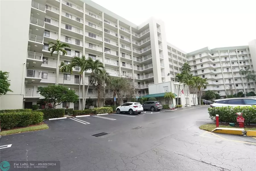 2334 S Cypress Bend Dr  #203, Pompano Beach, FL 33069