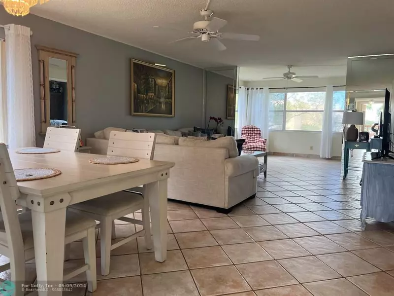 9721 Sunrise Lakes Blvd  #201, Sunrise, FL 33322