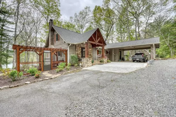 1098 Laurel Lane, Hiawassee, GA 30546