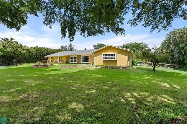 Southwest Ranches, FL 33330,6001 APPALOOSA TR