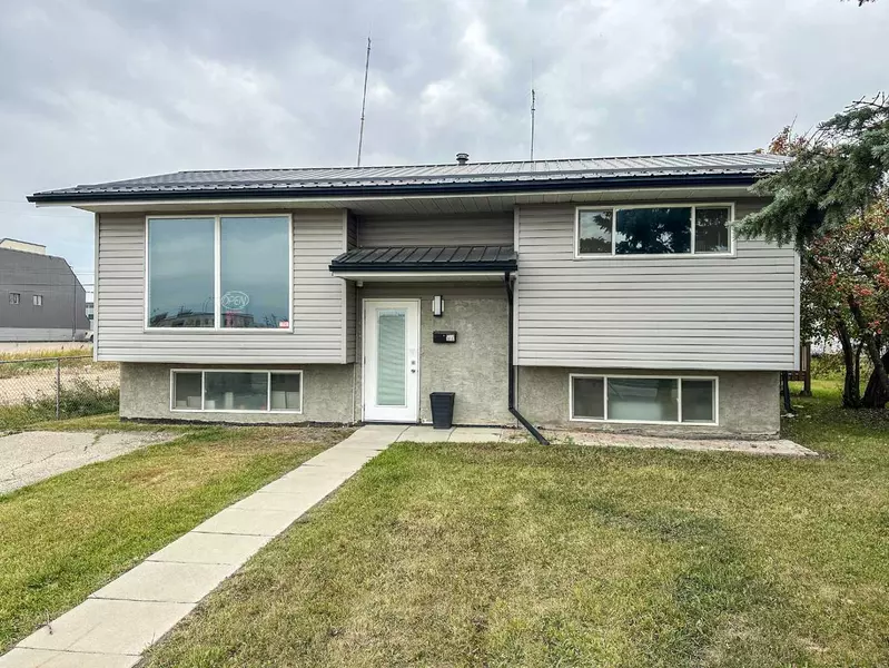 10516 99 AVE, Grande Prairie, AB T8V 0S5