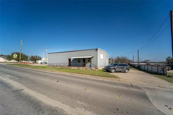 1108 N Breckenridge Avenue, Breckenridge, TX 76424