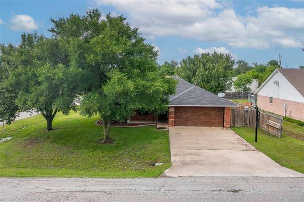 402 W Thomas Street,  Leonard,  TX 75452