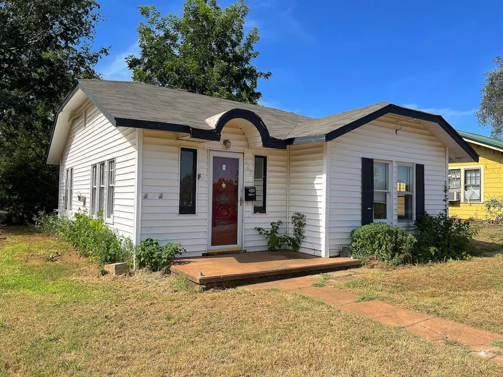 Cordell, OK 73632,206 W 7th Street