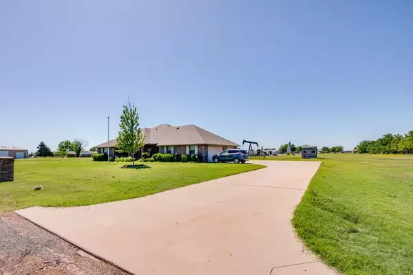 Piedmont, OK 73078,202 Bridal Path NW