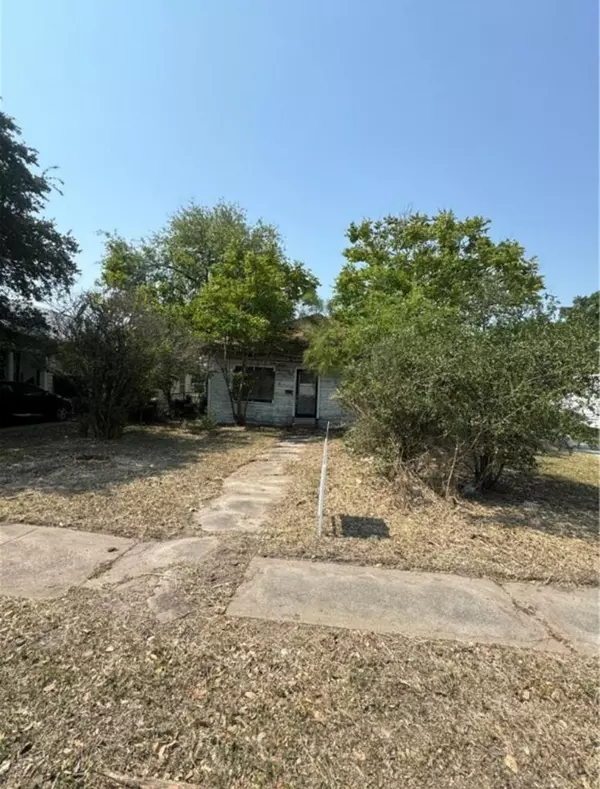 628 W Market, Sinton, TX 78387