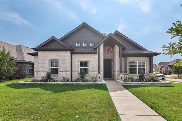 1608 Overland Drive,  Waxahachie,  TX 75165