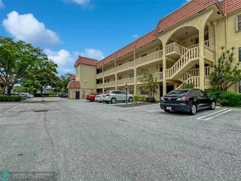 128 S Cypress Rd  #823, Pompano Beach, FL 33060