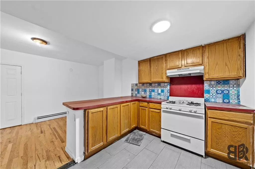 Brooklyn, NY 11233,284 Macdougal ST