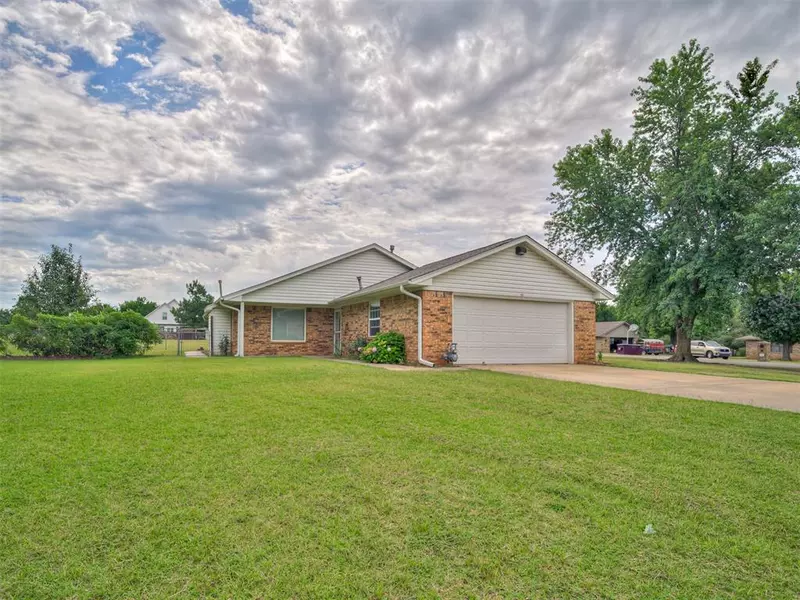 105 Dee Dee Drive, Shawnee, OK 74804