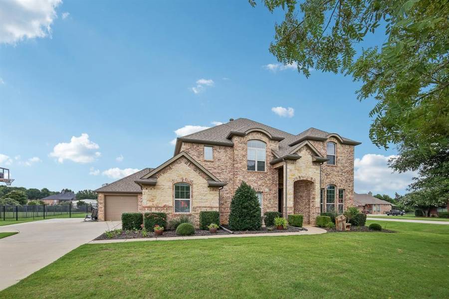 7025 Twin Hills Drive, Joshua, TX 76058