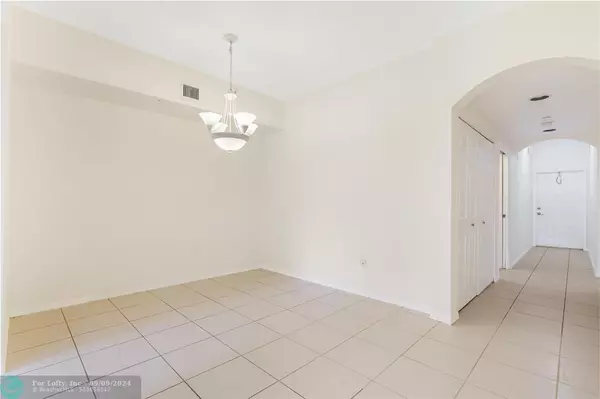 Fort Lauderdale, FL 33321,7715 Yardley Dr  #114