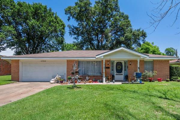 1703 E Beverly Drive, Corsicana, TX 75110