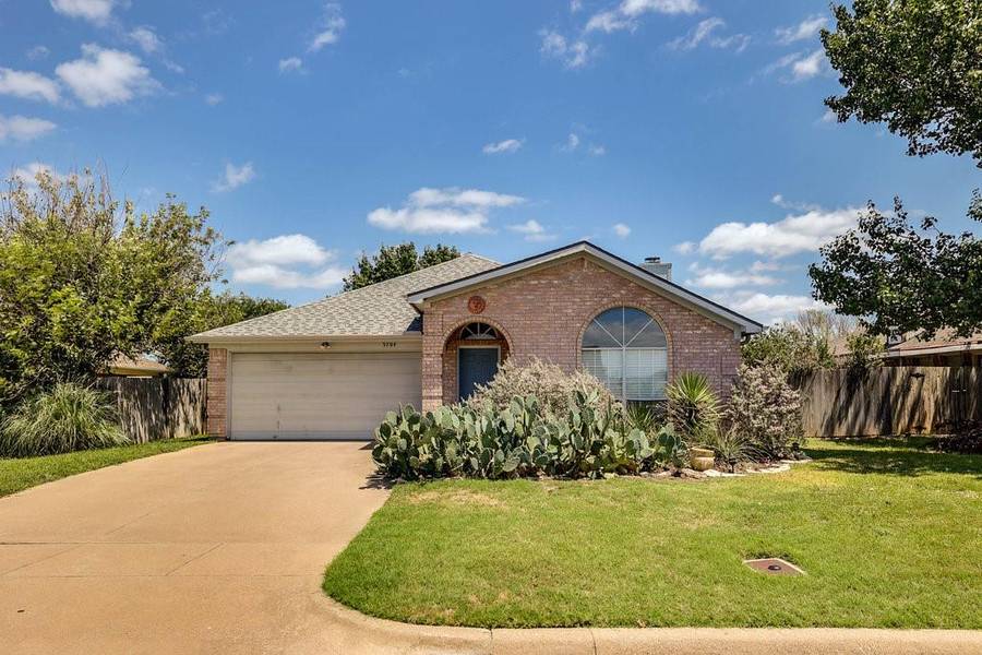 3704 Garden Springs Drive, Fort Worth, TX 76123