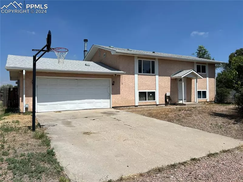 541 S Clarion DR, Pueblo West, CO 81007