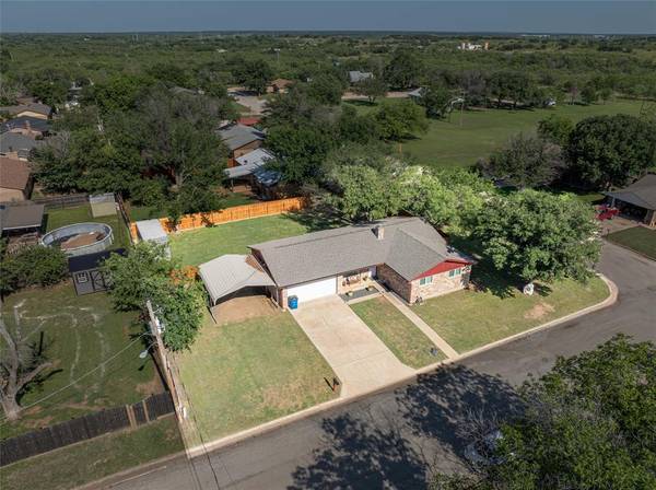 718 Mistletoe Street, Breckenridge, TX 76424