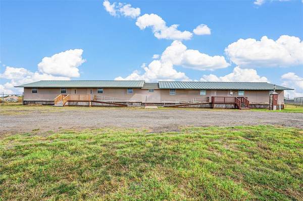 2425 Interstate Highway 30 W, Caddo Mills, TX 75402